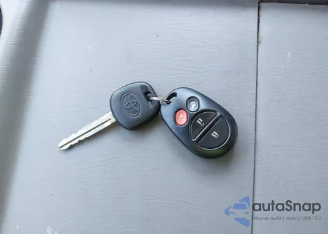 2005 Toyota Sienna Le z USA, uszkodzony, nr VIN 5TDZA23C45S327611